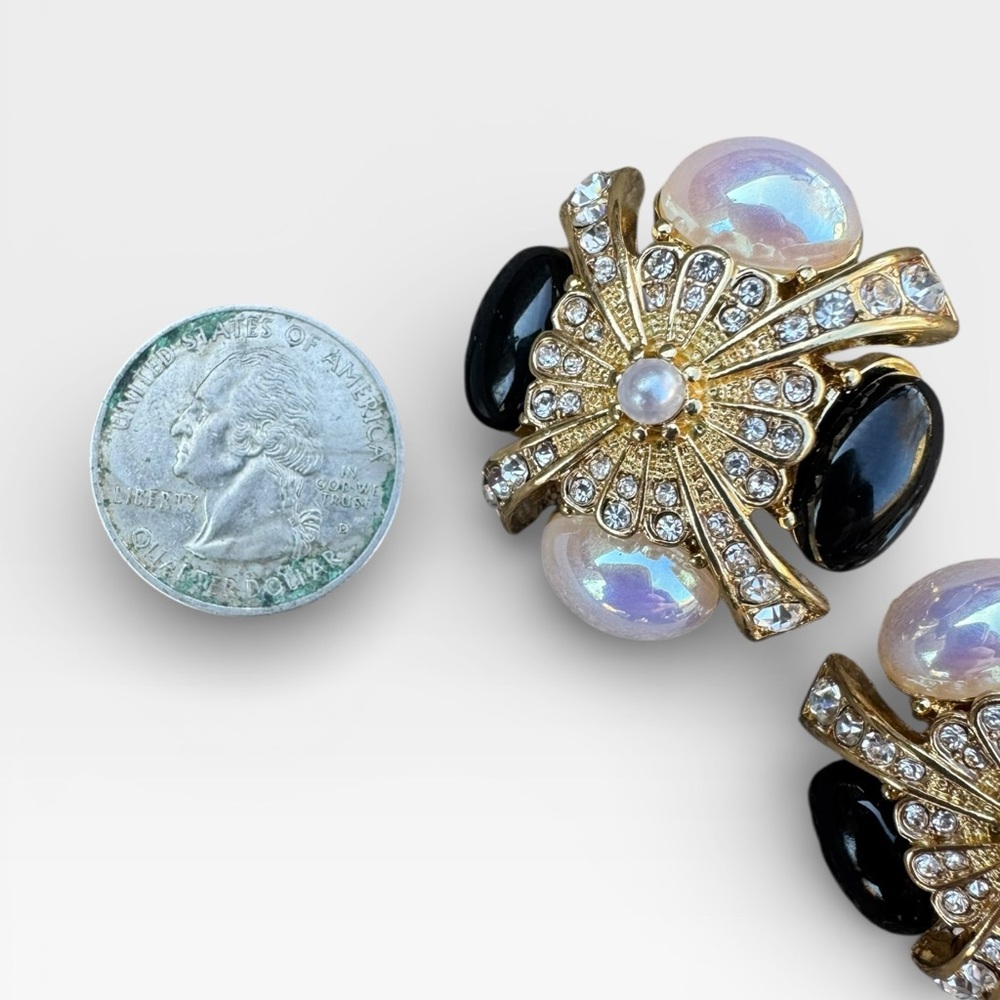 VINTAGE Onyx and Faux Mabe Pearl Cabochon Earrings - Picture 10 of 12